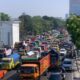 Ratusan Truk Blokade Jalan Jagir