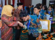 Khofifah Bangga SMK Jatim Tembus WSC Shanghai