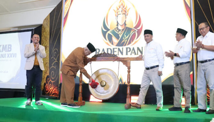 Sanusi Buka PKKMB Universitas Kepanjen