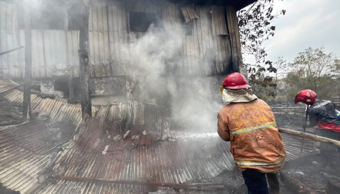 Si Jago Merah Amuk Gudang Sablon Sepatu di Mojokerto, Satu Motor Turut Hangus