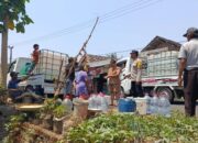 Bhabinkamtibmas Gandusari Salurkan Air Bersih ke Kalitengah