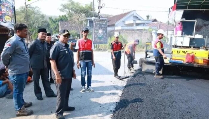 Pastikan Pembangunan Tepat Sasaran, Bupati Rijanto Turun Cek Jalan dan Jembatan