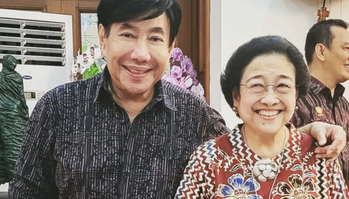 Guruh Wafat, PDIP Kibarkan Bendera Setengah Tiang