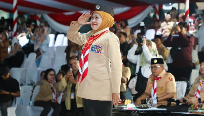 Pimpin Apel Hari Pramuka ke-65 di Unesa, Khofifah Dorong Generasi Muda Kawal Ketahanan Pangan Nasional