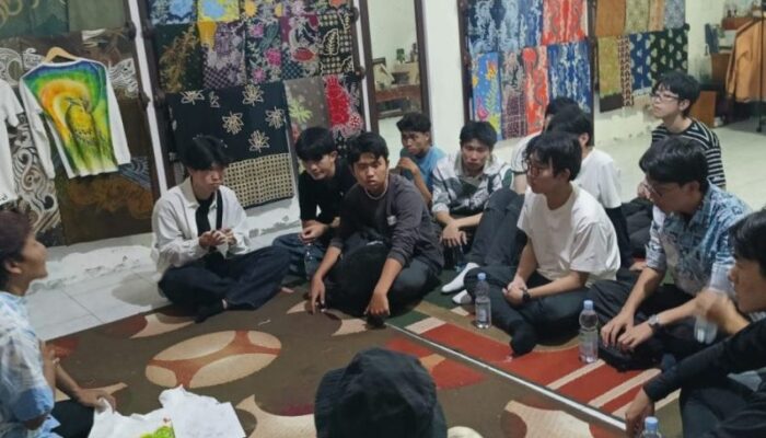 Mahasiswa Jepang-Malaysia Belajar Batik di Probolinggo