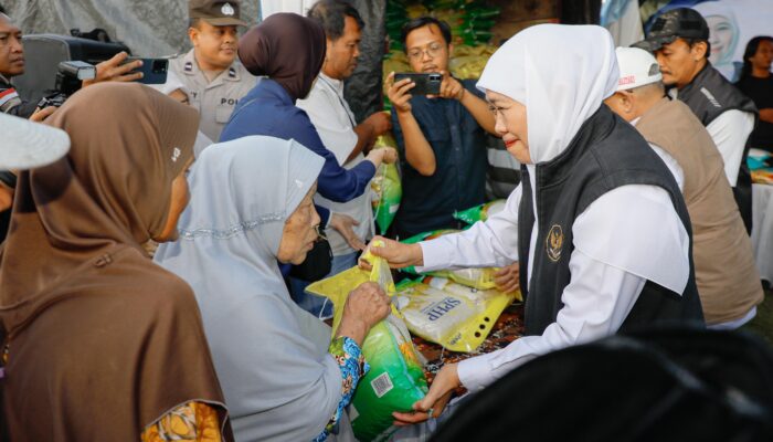 Tembus Titik ke-118 di Blitar, Khofifah Pastikan Pasar Murah Jatim Jaga Ketahanan Pangan Keluarga