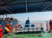 Tug Boat MT20 1301 Tenggelam di Bawean: Basarnas Surabaya Kerahkan KN SAR 249 Cari 8 ABK