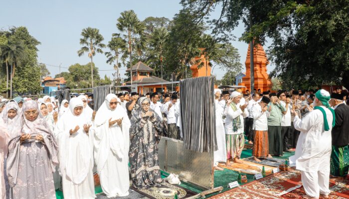 24 Daerah Dilanda Kemarau, Khofifah Gelar Sholat Istisqa’ Bersama Ulama Dunia di Mojokerto