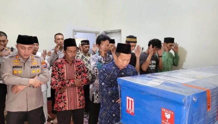 Datang Melayat, Kapolres Blitar Doakan Korban KM Virgo