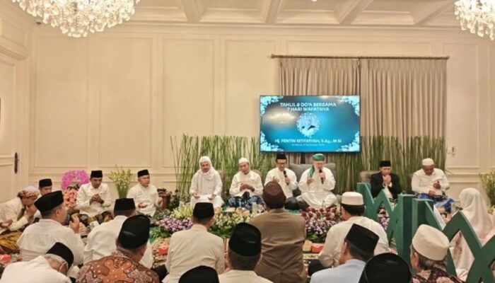 Kenang Kepala Asrama Haji Sukolilo Fentin Istifa’iyah, Khofifah: Pejabat Amanah dan Pekerja Keras