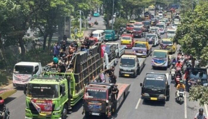 Sidoarjo–Surabaya Lumpuh Total, Konvoi 250 Truk GSJT Tuntut Hapus Barcode Biosolar