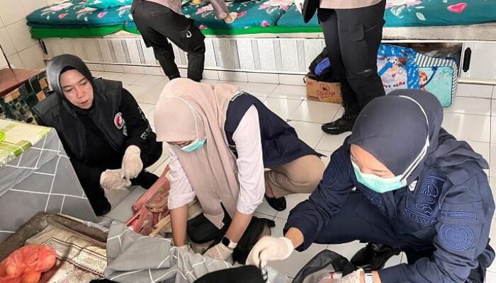 Razia Lapas Tulungagung, Petugas Sita Benda Tajam