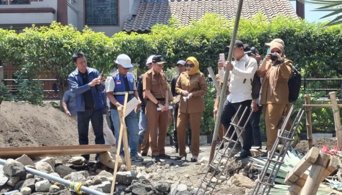 Temukan Material Tak Sesuai Spek di Rumah Pompa Sidokare, Wabup Mimik Beri Peringatan Keras
