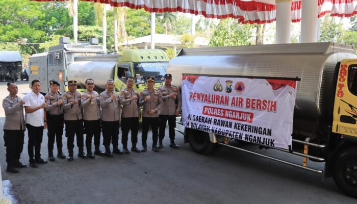 Tanggap Krisis Kekeringan, Polres Nganjuk Gelontorkan 20.000 Liter Air Bersih ke Desa Oro-Oro Ombo