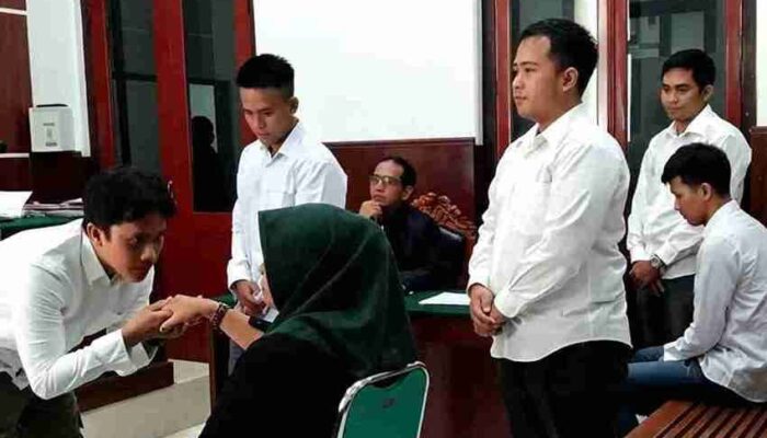 Kesaksian Pilu Ibu Korban Pengeroyokan di PN Surabaya: Alami Batuk Darah hingga Putuskan Keluar Kampus