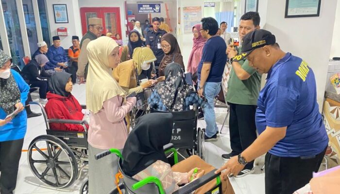 Tim Dokkes Polresta Sidoarjo Periksa Kesehatan Ratusan Santri di Tanggulangin