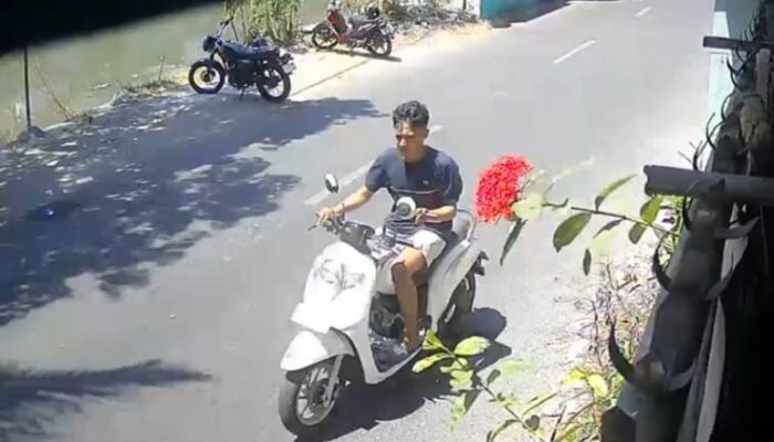 Terekam CCTV Tanpa Masker, Maling Gasak Honda Scoopy di Warkop Asemrowo Surabaya