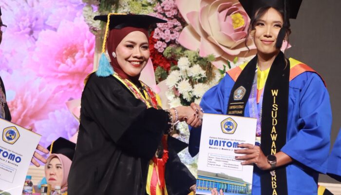 Siap Hadapi Dunia Kerja, Unitomo Cetak 1.059 Lulusan