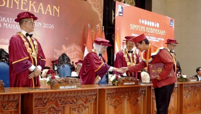 AMN Surabaya Kukuhkan 200 Mahasiswa, 305 Lulusan Dilepas