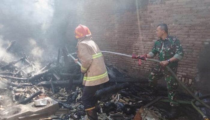 Lupa Matikan Tungku saat Takziyah, Rumah Warga di Blitar Terbakar