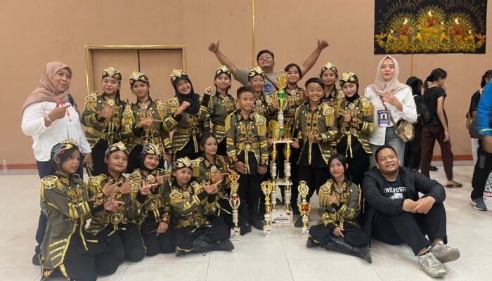Lima Piala Jadi Buah Kerja Keras Tim Barko SDN Pakis V