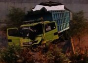 Sakit Saat Mengemudi, Sopir Truk Meninggal Usai Tabrak Pagar Pabrik di Jetis
