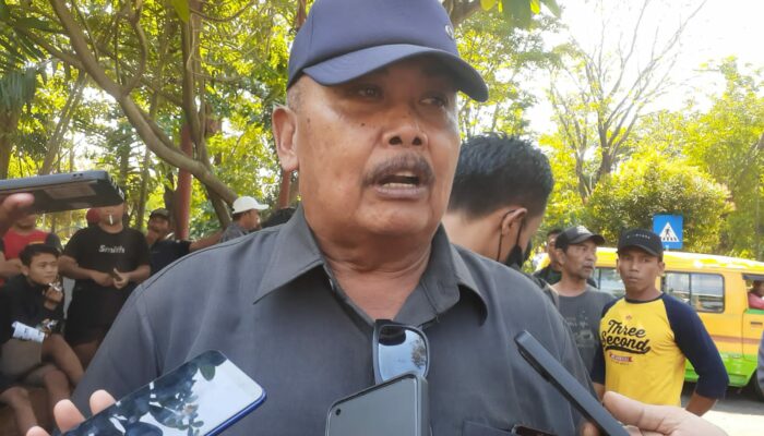 Warga Karangbong Gedangan Tolak Peningkatan Kelas Jalan, Komisi C DPRD Sidoarjo Janji Cek Lapangan