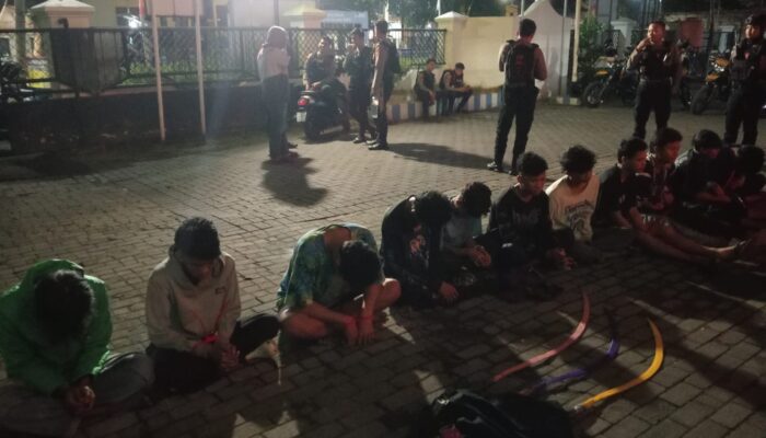 Bawa Celurit 1,5 Meter, Belasan Remaja Gagal Tawuran di Kedung Cowek Diamankan Polisi