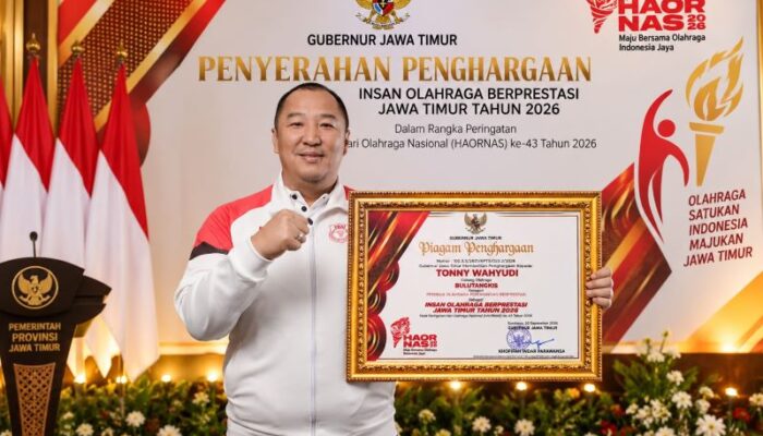Tonny Wahyudi Raih Penghargaan Pembina Olahraga Berprestasi dari Gubernur Jatim