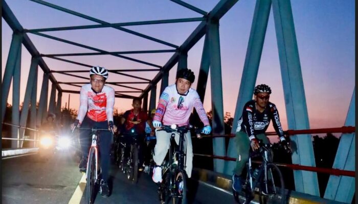 Gowes Gus Fawait, Warga Puger Dapat Santunan dan Cek Kesehatan