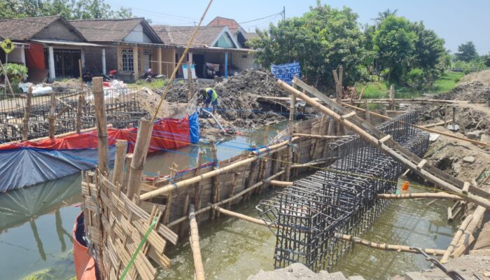 Kebut Pengerjaan 3 Shift, Kontraktor Proyek Wonoayu Janji Tuntas Sebelum Desember