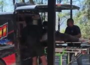 Rem Blong, Vario Hantam Pembatas Jalan dan Kios Bensin di Pacet Mojokerto