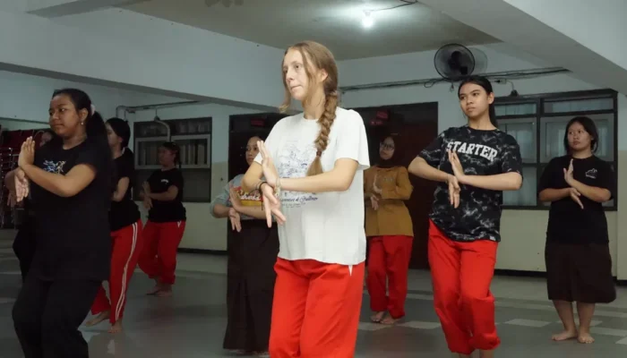 Pelajar Italia Belajar Tari, Budaya Lokal Naik Kelas