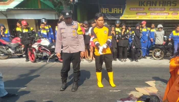 Gagal Salip Motor, Pelajar 15 Tahun Tewas Tertabrak Pikap di Kemlagi Mojokerto