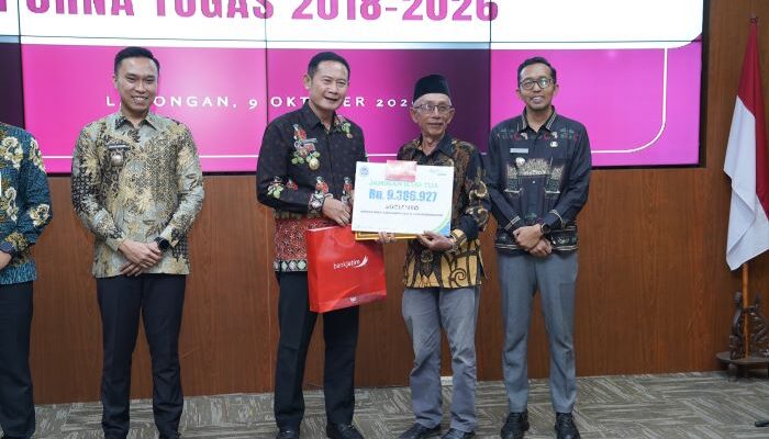 Pemkab Lamongan Beri Penghargaan kepada 23 Kades Purna Tugas