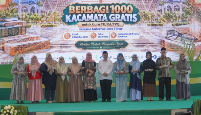 Khofifah Salurkan 1.000 Kacamata Gratis Rp400 Juta untuk Guru dan Luncurkan HaloBAZ Jatim
