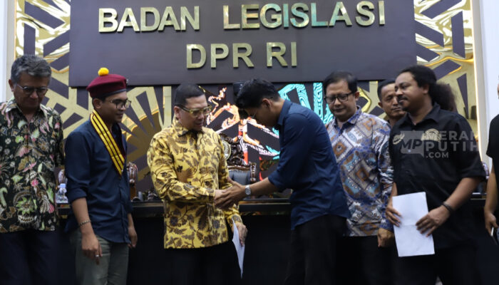 Polemik Ijazah Gibran; DPR Didesak Bergerak