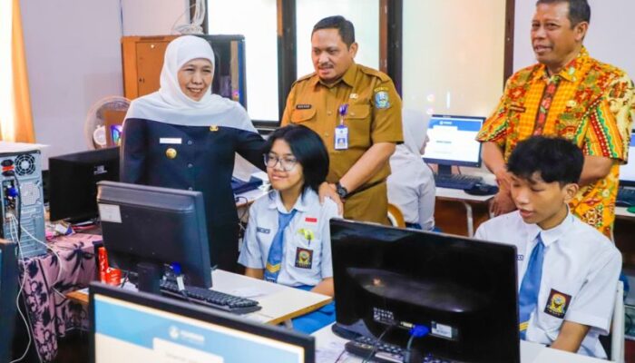 Khofifah Minta Siswa Jatim Tak Takut Hadapi TKA