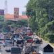 Sopir Truk Bertahan di Jagir