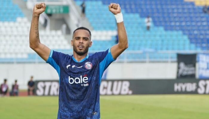 Bangkit, Arema Hajar Dewa United 4-0