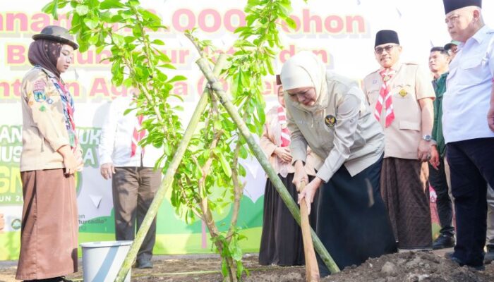 Pramuka Santri Tanam Kepedulian