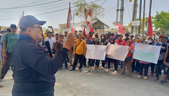 Ratusan Warga Demo Tuntut Sertifikat