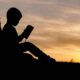 Mengapa Membaca Buku Tetap Vital di Era Ledakan Informasi Digital?