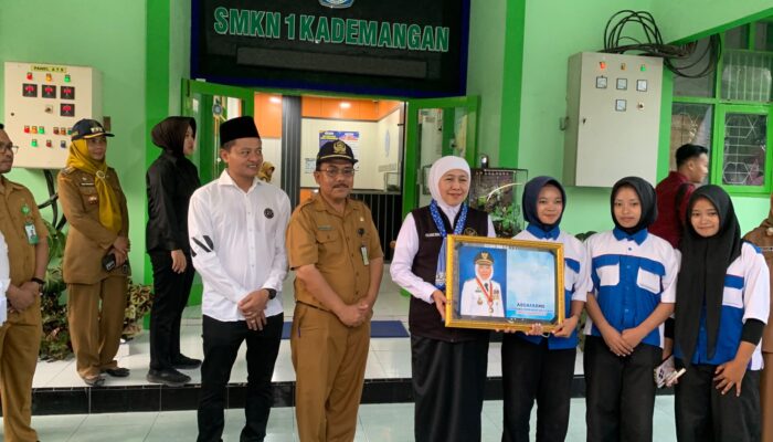 Kunjungi SMKN 1 Kademangan, Wabup Beky Puji Inovasi Eduwisata Agro Technopark