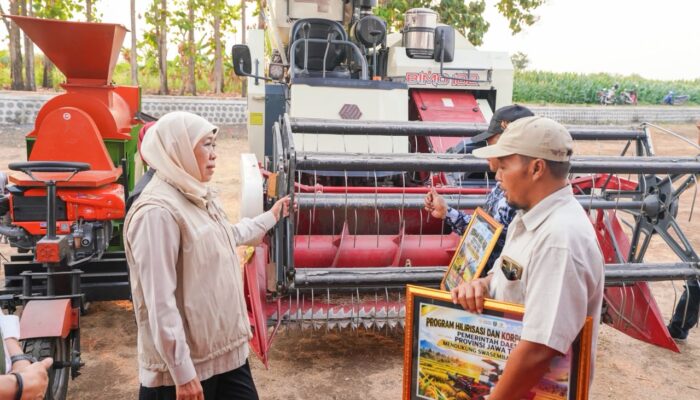 Semarak Hari Jadi ke-81 Jatim, Khofifah Salurkan 9 Alsintan di Magetan: Dorong Kedaulatan Pangan Berkelanjutan