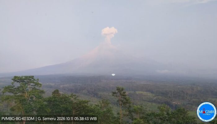 Gunung Semeru Erupsi Beruntun Semburkan Abu 1.000 Meter, Status Masih Siaga