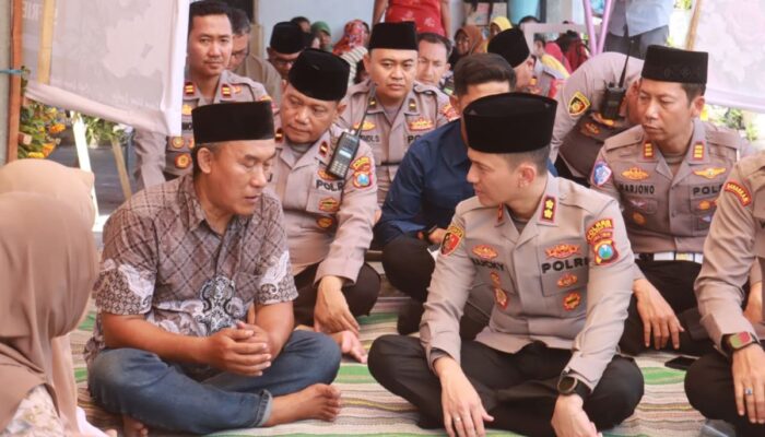 Duka Keluarga Korban Bromo, Kapolres Datang Membawa Doa