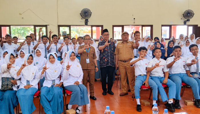 Bang Pur Siapkan Beasiswa untuk OSIS SMAN Tempeh Lumajang