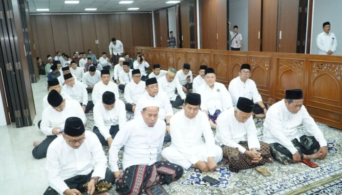 Jelang HUT ke-81 Jatim, Gubernur Khofifah Gelar Sholat Hajat Bersama Ulama di JKSN