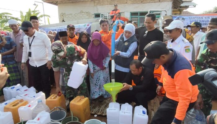 Tangani Darurat Kekeringan Sumenep, Gubernur Khofifah Salurkan Air Bersih dan Siapkan Sumur Bor